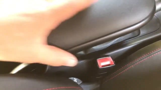 R58 JCW MINI COUPE Enchantress gets a JCW shift knob смотреть онлайн
