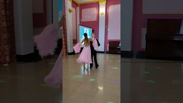 Матвей Хлусов и Софья Степанишина - Венский вальс / Клуб "Спортданс" (Подольск) смотреть онлайн