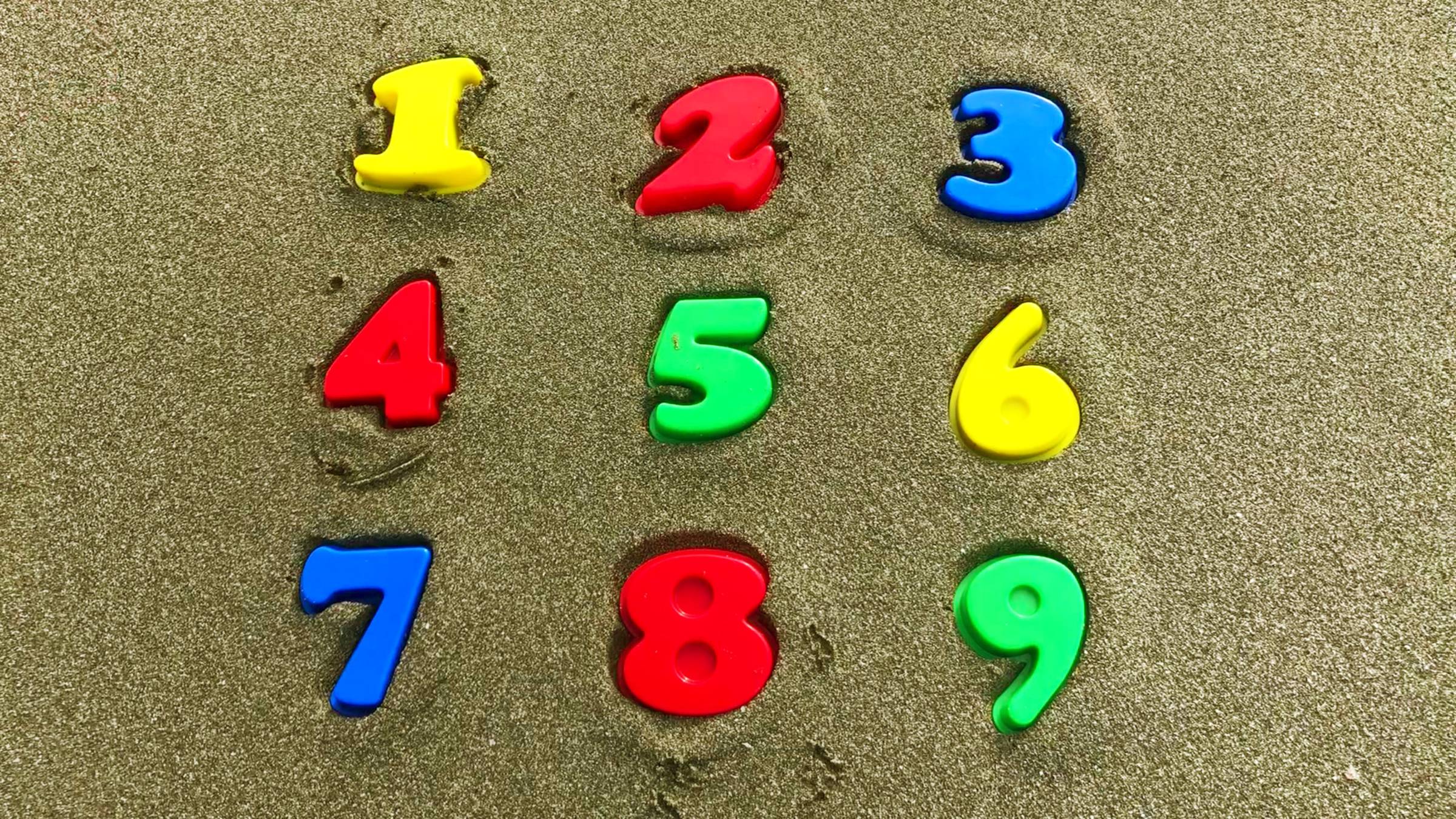 Лепим цифры на песке | Учимся считать от 1 до 9 | Счёт 123 смотреть онлайн