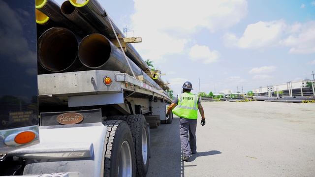 TMC securing a load of pipe смотреть онлайн