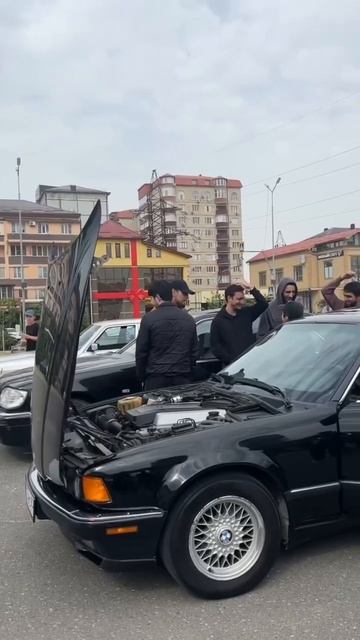 Бмв и автоваз,какая классика лучше? bmw e32 bmw #vaz #automobile смотреть онлайн