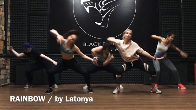 Dancehall Female Steps Video by Kari Gyal / Shenseea - Waistline Thing смотреть онлайн