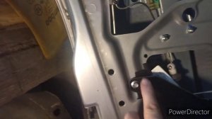 Центральный замок двери закрывает и сразу открывает, Лада Гранта.