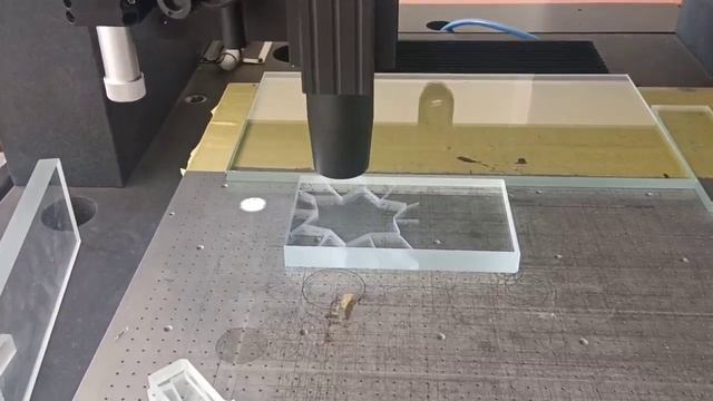 Пикосекундный станок для резки стекла — XTLASER-Видео 2 смотреть онлайн