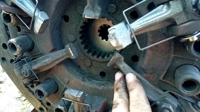 замена сцепления на тракторе т40 .