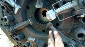 замена сцепления на тракторе т40 .