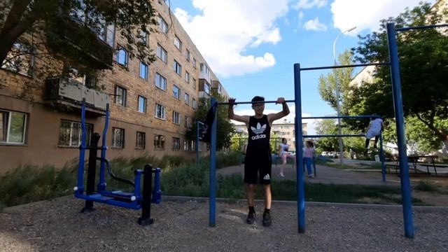 Қалай турникта екі қолмен шығу керек? Лайфхактар. Силовой шығу, выход на две. смотреть онлайн