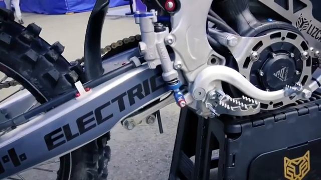 Inside Raoul Tschupp’s Backyard-Racing Lizcat Factory Racing. The electric Yamaha Factory Racebike смотреть онлайн