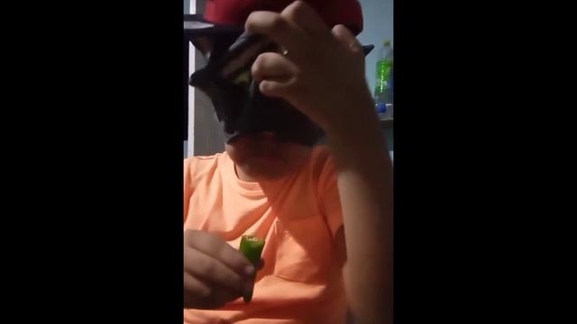 comiendo un chile con Takis salsa y tagin reto xxx смотреть онлайн