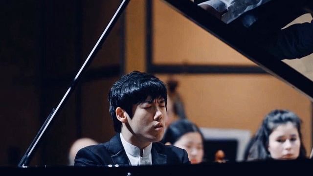 Haochen Zhang Live: Humoreske Op. 20 смотреть онлайн