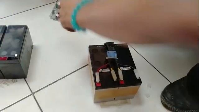 Cara Mengganti Baterai UPS APC 750 смотреть онлайн