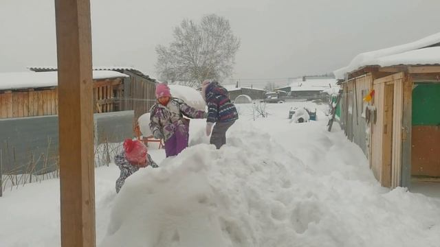 Снега много не бывает смотреть онлайн