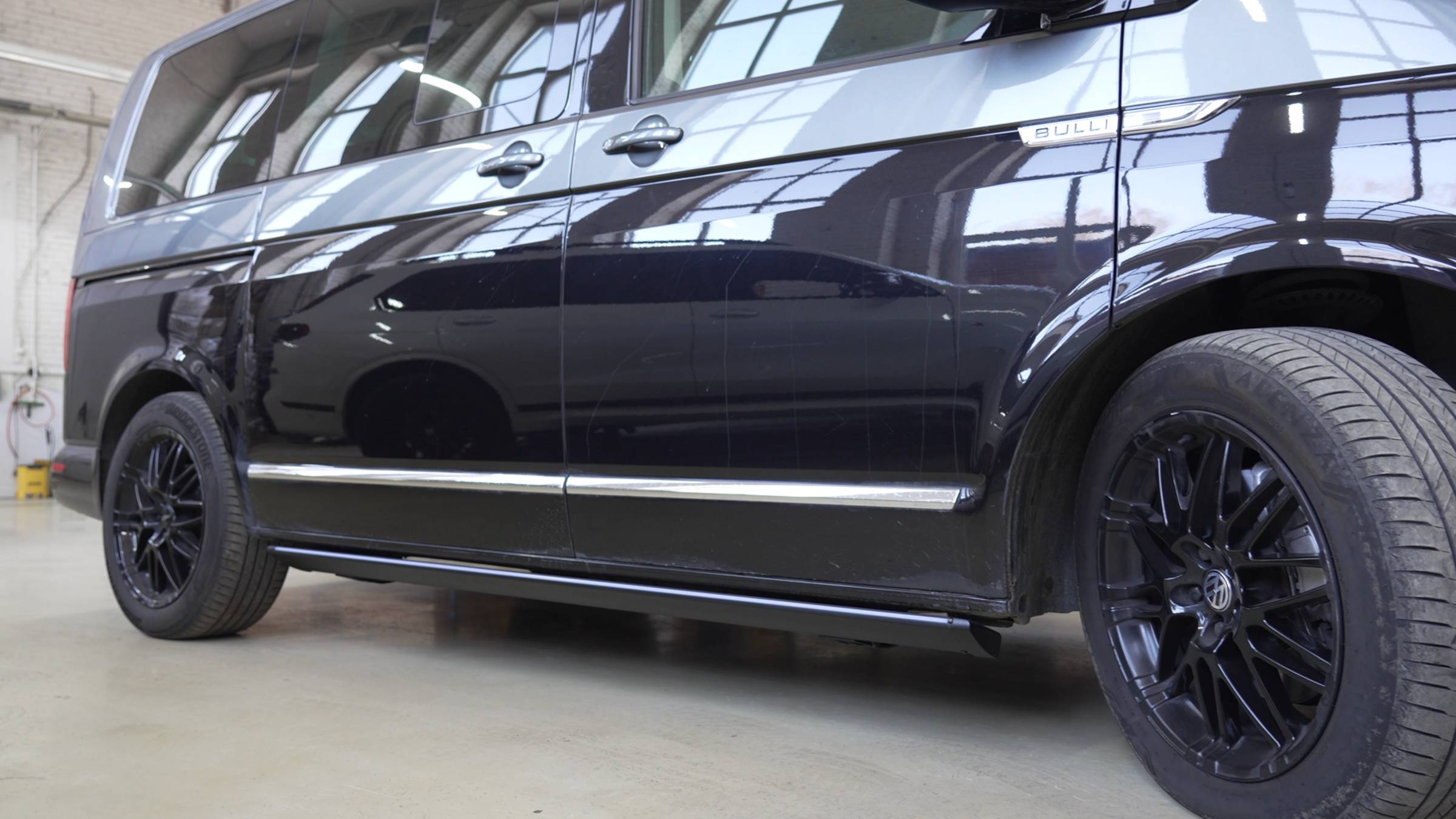 Volkswagen Multivan T6 - Электропороги ATS с подстветкой смотреть онлайн