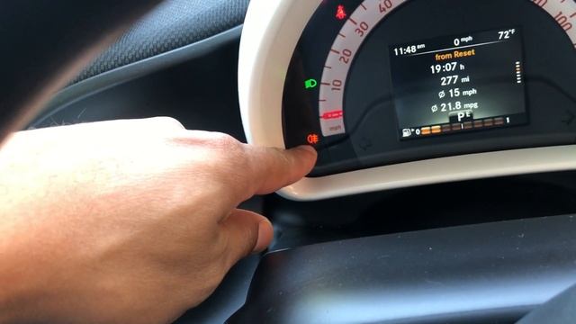 Smart ForTwo - How to turn on headlights смотреть онлайн
