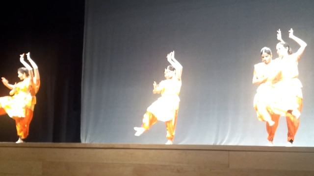 Bharatanatyam performance at the ISSI Gala Night 2012.mp4 смотреть онлайн