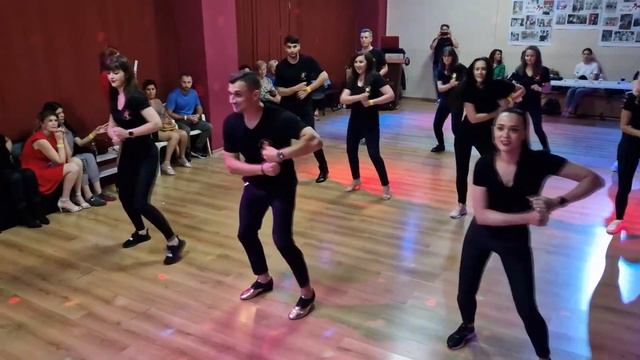Salsa Shines - Footwork On 1 - Class representation - Universul Latino смотреть онлайн