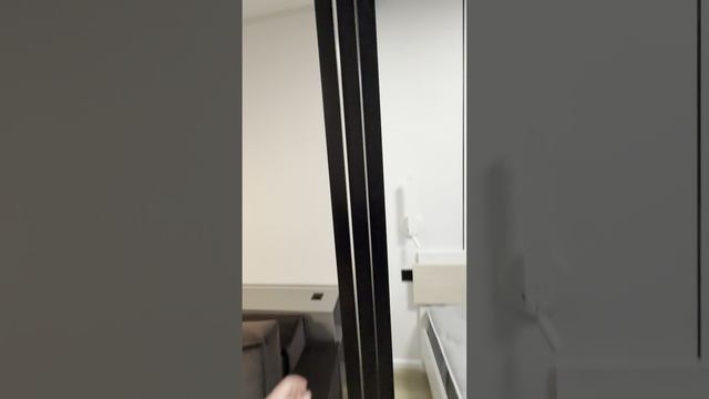 Раздвижная перегородка из рифленого стекла 