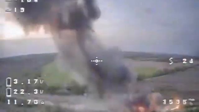 Ukrainian Marder taken out by Russian FPV drone смотреть онлайн