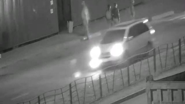 Камеры зафиксировали нападение астанчанина на мусорный бак смотреть онлайн
