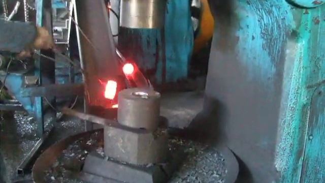Производство кованых мелющих шаров на ковочном молоте 560 кг в открытом штампе смотреть онлайн