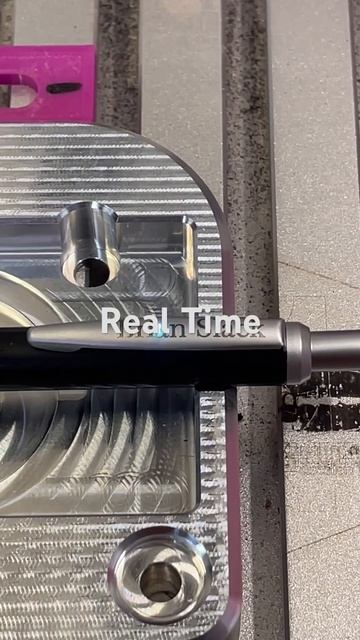 Real time engraving on an aluminum pen with Thunder Laser UV. #thunderlaser #laserengraving смотреть онлайн