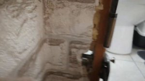 Демонтаж дверных проёмов и анкеров с сохранением для последующей повторной установки.