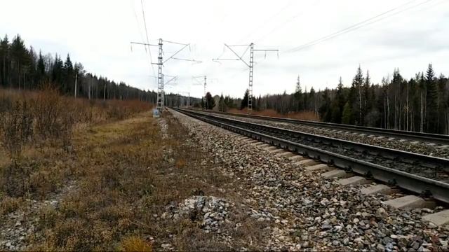 Стрим на железной дороге в Сибири в пасмурную погоду смотреть онлайн