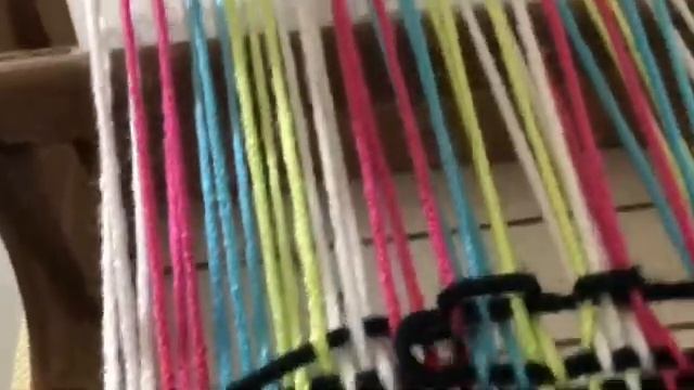 My own little rigid heddle loom in on a bouquet pattern смотреть онлайн