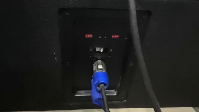 JBL VRX  932  Line Array Testing