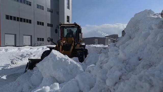 Быстрая работа SDLG 936 по уборке снега смотреть онлайн