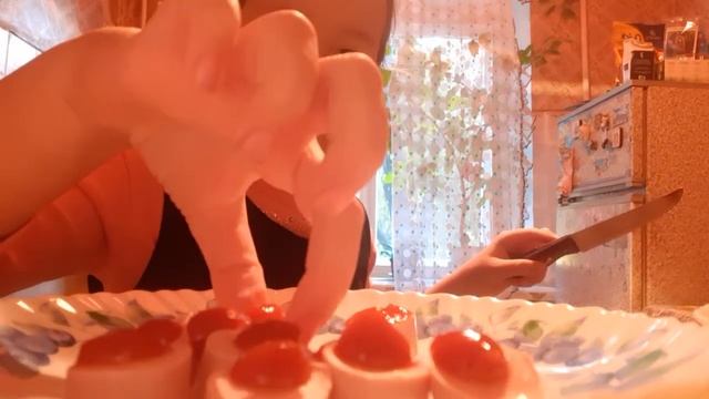 Как приготовить вкусную еду из кетчупа и сосисок