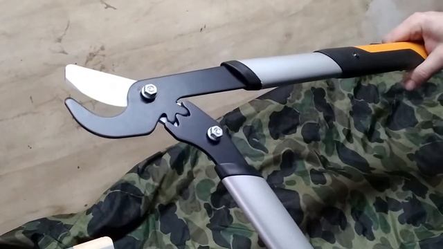 Sekator do gałęzi # Fiskars LX92 смотреть онлайн