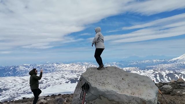 Восхождение на вулкан Горелый. Вы прекрасны девушки.