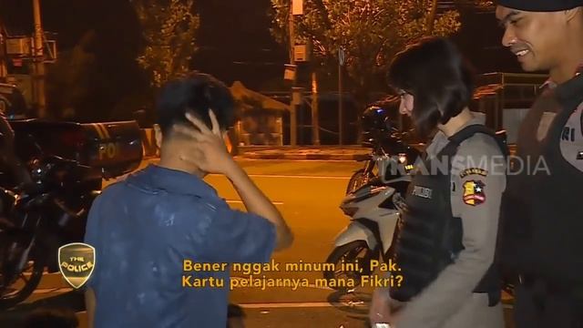 Policial e-girl - Legendado em Português смотреть онлайн