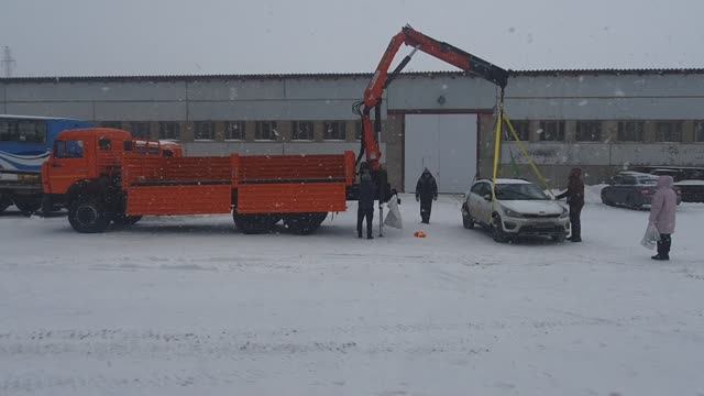 РЕСТАВРАЦИЯ - ОБНОВИЛИ МОСКОВСКИЙ КАМАЗ 65115 БОРТОВОЙ С КМУ