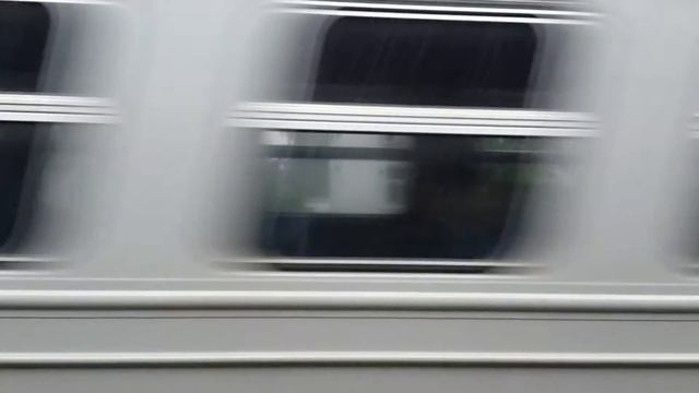 Видео сэмпл - Приезжает электричка смотреть онлайн