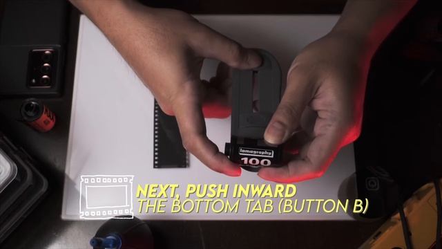 How to Retrieve Film Leader Out of The Canister | What To Use To Pull Out The Film Tongue смотреть онлайн