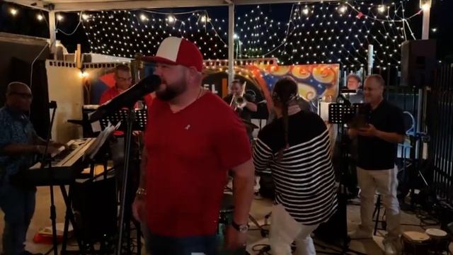 Wiki González y sus Bandiditos de la salsa canta Lucho Cortes La música popular pika pollo en Catañ смотреть онлайн