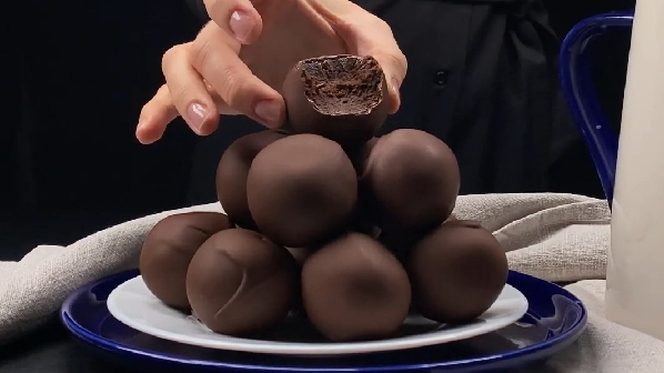 Знаменитый ДЕСЕРТ, который сводит с ума «Шоколадная Картошка»...🍫☕😋 Рецепт в описании ✍️ смотреть онлайн