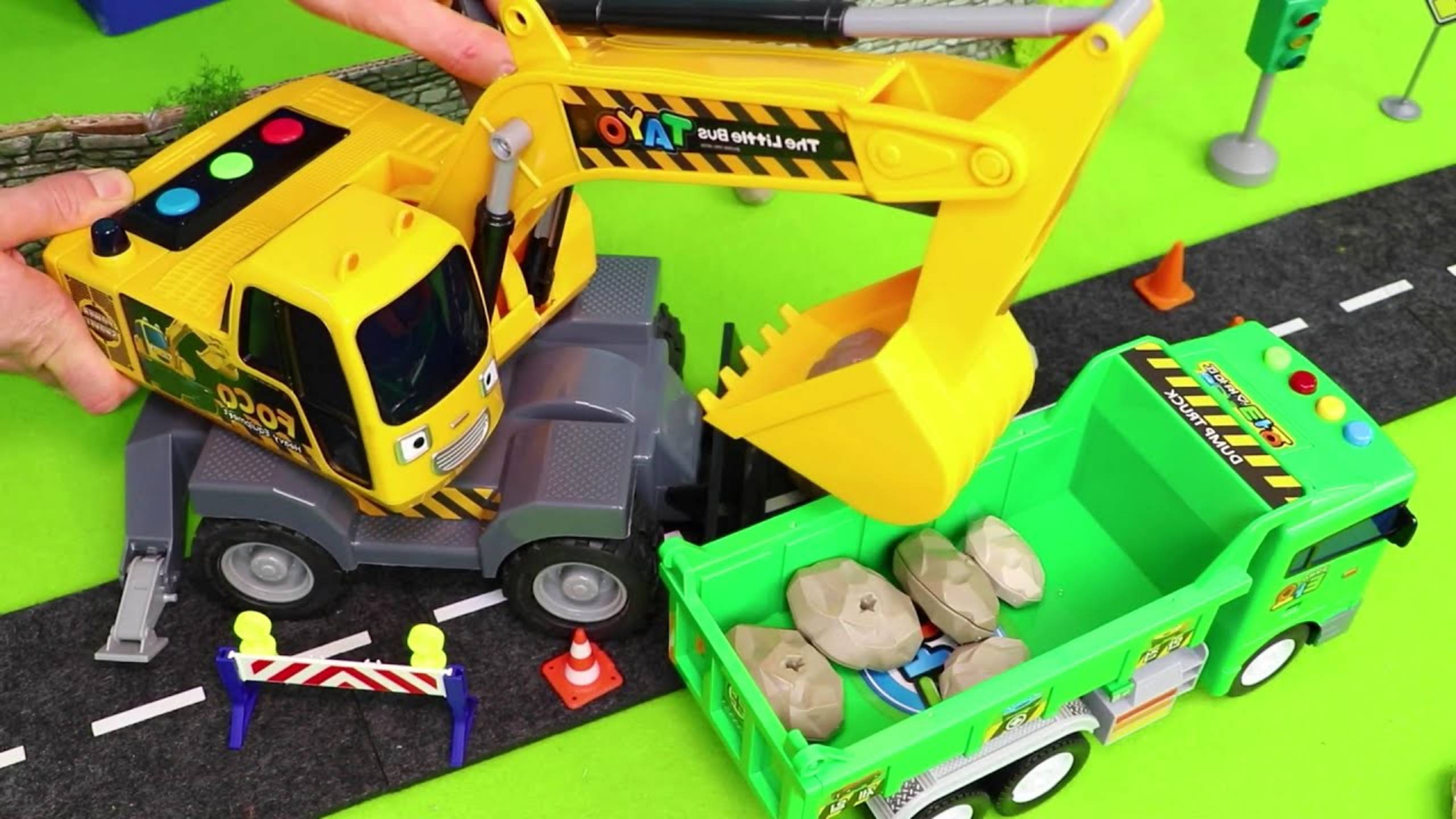 Коллекция различных игрушек