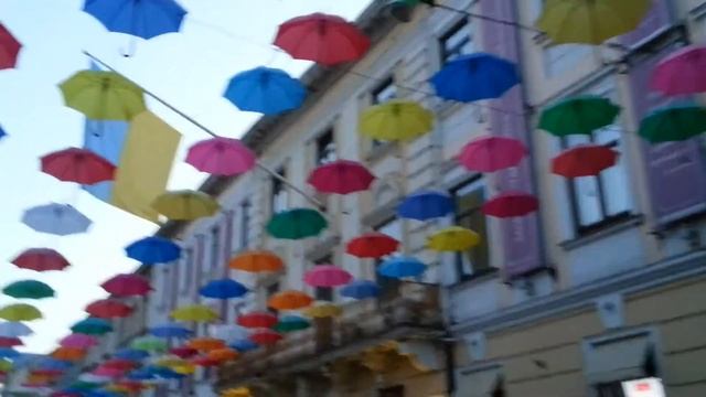 Львов.Летающие зонтики. смотреть онлайн