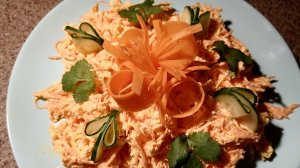 Еврейский салат классический. Салат с сыром, чесноком и морковью - самый простой и вкусный.