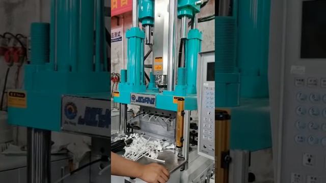 55 Tons Machine for 2 Pin Power Plug смотреть онлайн