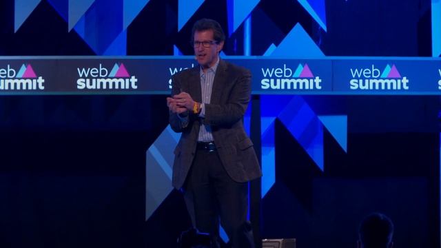 A smart city is only as smart as the data it uses - Gary Bloom смотреть онлайн