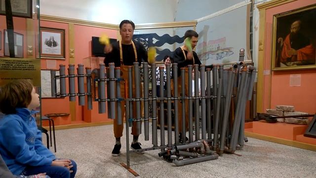 НОЧЬ МУЗЕЕВ ВЫСТУПЛЕНИЕ КОЛЛЕКТИВА "ПАРНИ САБ ЛОЖКИ(САБ ТРУБЫ) смотреть онлайн