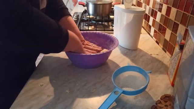 VLOG: СПАСАЕМ НЕ ВКУСНУЮ СГУЩЕНКУ. 13.03.2021 смотреть онлайн