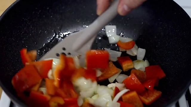 Blumenkohl Mit Brokkoli In Süß-saurer Soße In Einer Pfanne. Einfach Und Lecker!