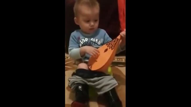 Маленький музыкант Жжет! Очень смешно! смотреть онлайн