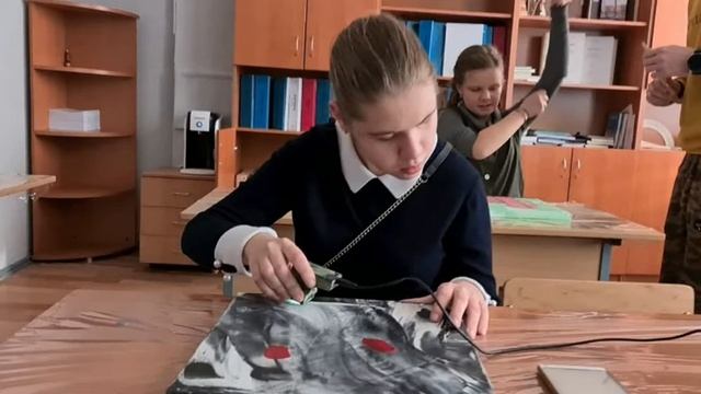 2021-05-13 Выпуск коллекции одежды с картинами незрячих художников. смотреть онлайн