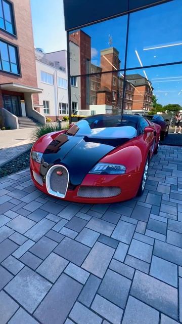 Amazing Bugatti Veyron!! Check it out 💰👌🏽 смотреть онлайн